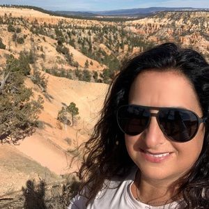 Meet your Posher, Laura